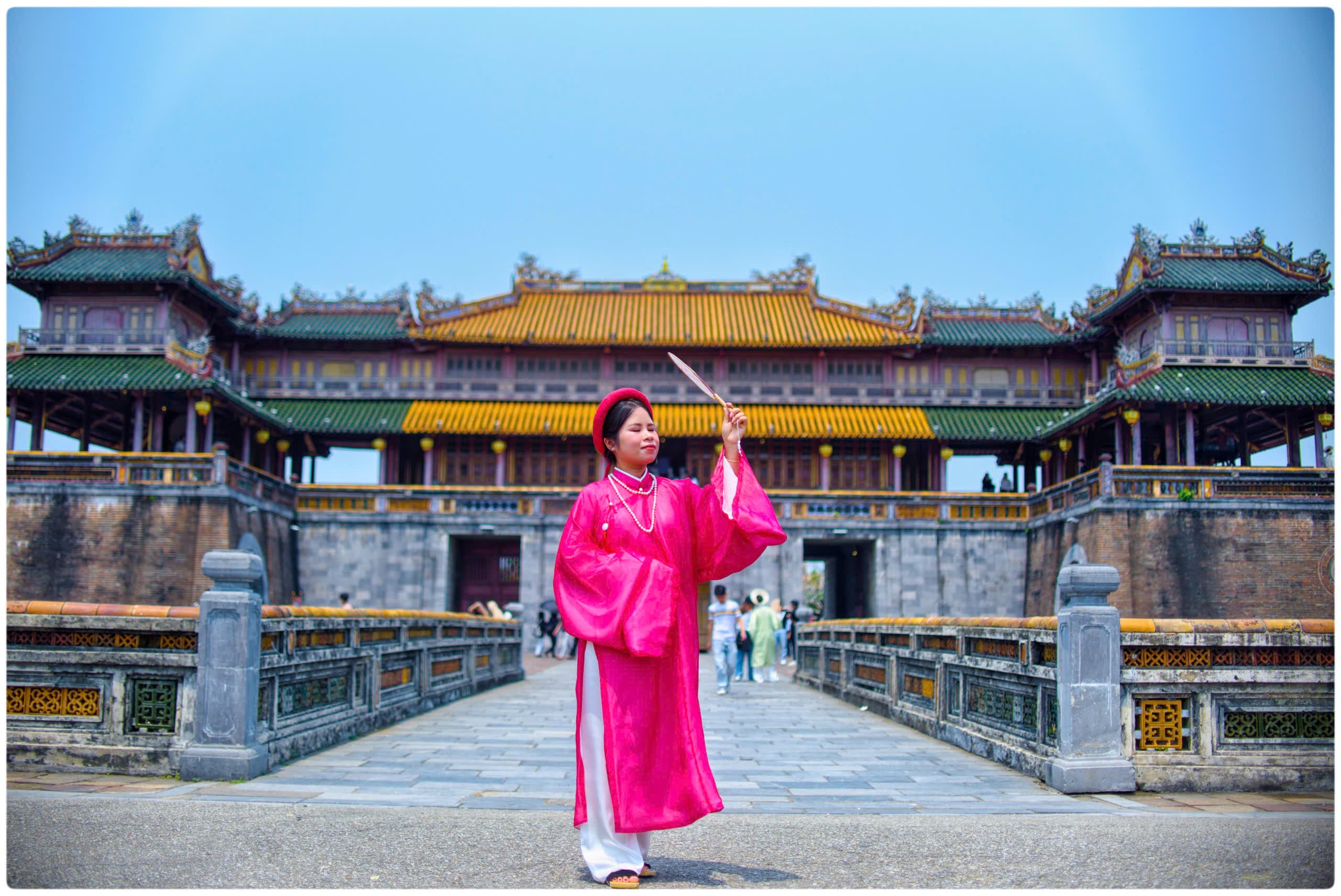 Hue Imperial City Tour: Citadel, Royal Tombs & Pagoda
